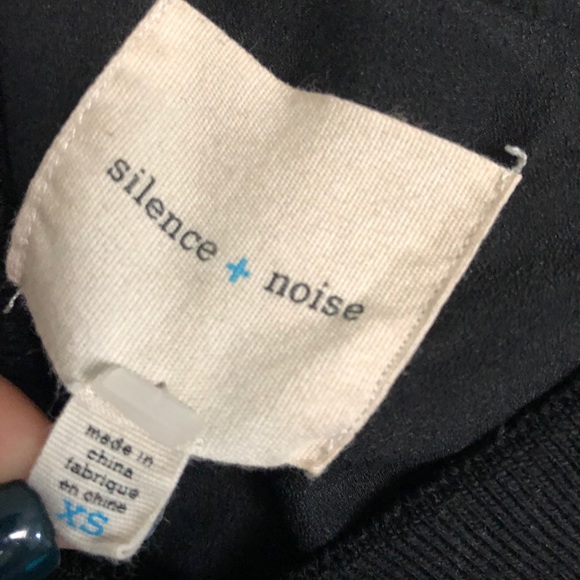 Black zipper sleeveless vest - Picture 2 of 3